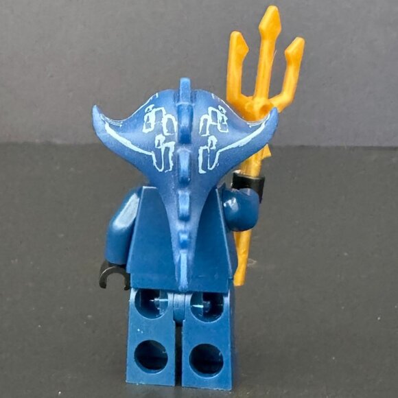 Lego Atlantis Manta Warrior Minifigure With Gold Trident & Removable Helmet - Picture 3 of 3